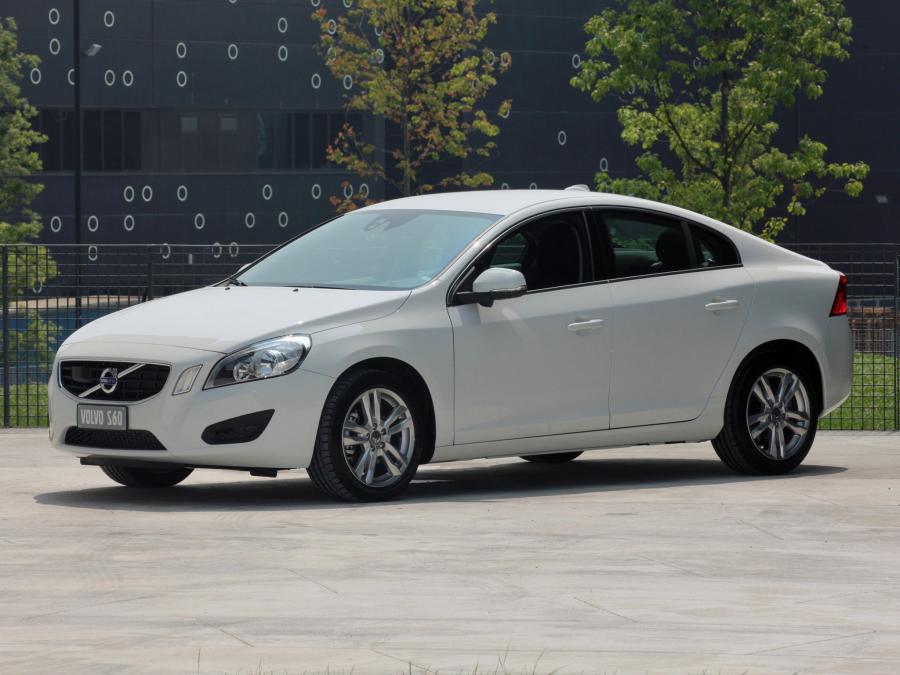  Volvo S60 D3 2010 года  (фото 16 из 17)